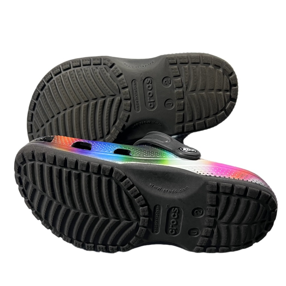Crocs Classic Tie-Dye Clogs Youth Size 2 | Slip-On Comfort Shoes - Picture 7 of 7